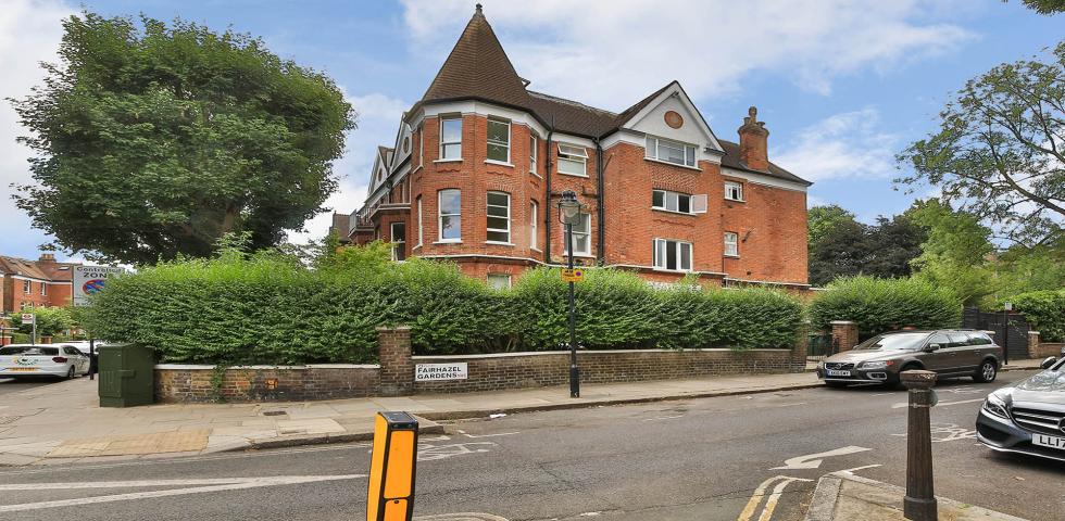 Modern Garden Apartment with Private Study Canfield Gardens, South Hampstead